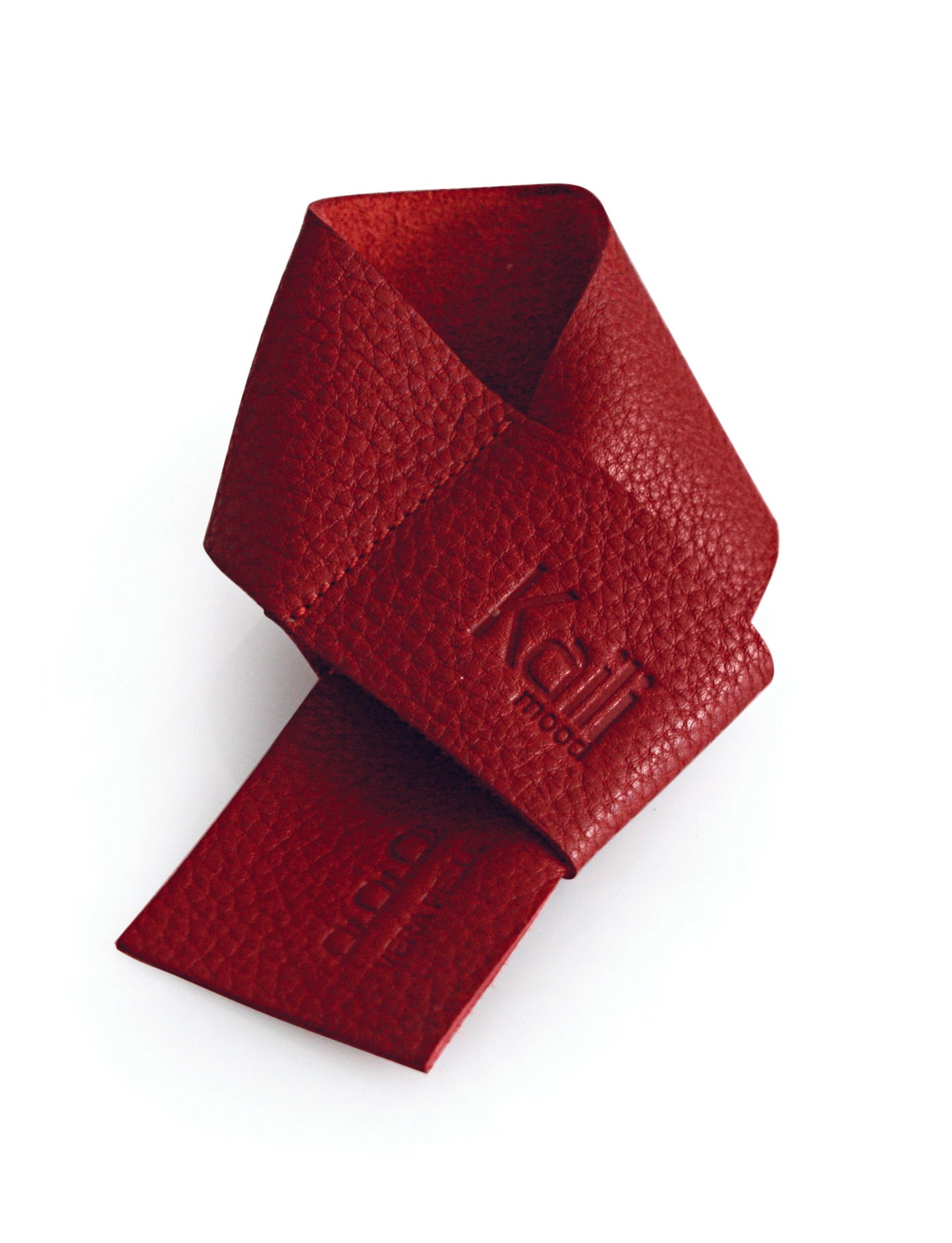 K0010VB | Tavă de scurgere pentru sticle Fabricat în Italia din piele naturală naturală, granulație dolar - culoare roșie. Dimensiuni: 27 x 4 x 0,5 cm. Ambalare: Cutie cadou cu fund rigid/capac