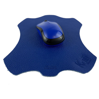 K0001DB | Mouse pad Fabricat în Italia din piele naturală naturală, granulație de dolar - Culoare albastră - Dimensiuni: 20 x 23 cm - Ambalare: geantă tubulară TNT
