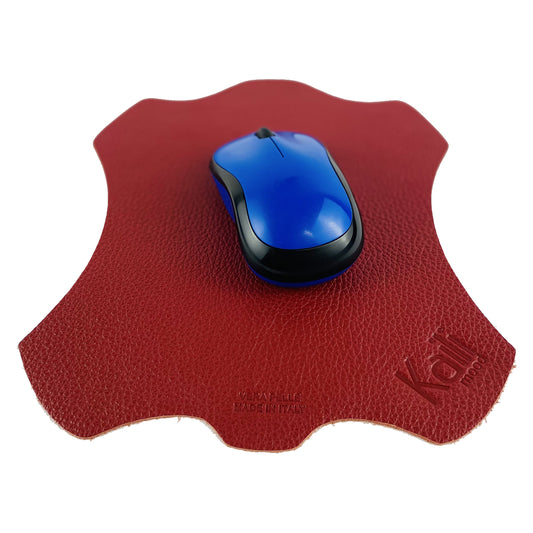 K0001VB | Mouse pad Fabricat în Italia din piele naturală naturală, granulație de dolar - Culoare roșie - Dimensiuni: 20 x 23 cm - Ambalare: Geantă tubulară TNT