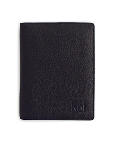 K0008AB | Suport pentru bancnote din piele naturală, granulație de dolar. Mini sloturi interne și slot pentru suport pentru stilou. Culoare neagră. Dimensiuni: 12 x 16 x 1 cm. Ambalare: Geantă TNT