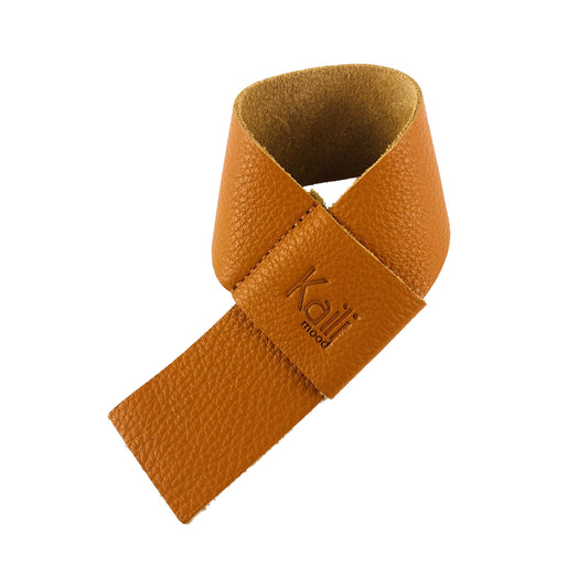 K0010LB | Tavă de scurgere pentru sticle Fabricat în Italia din piele naturală naturală, granulație dolar - culoare portocalie. Dimensiuni: 27 x 4 x 0,5 cm. Ambalare: Cutie cadou cu fund rigid/capac