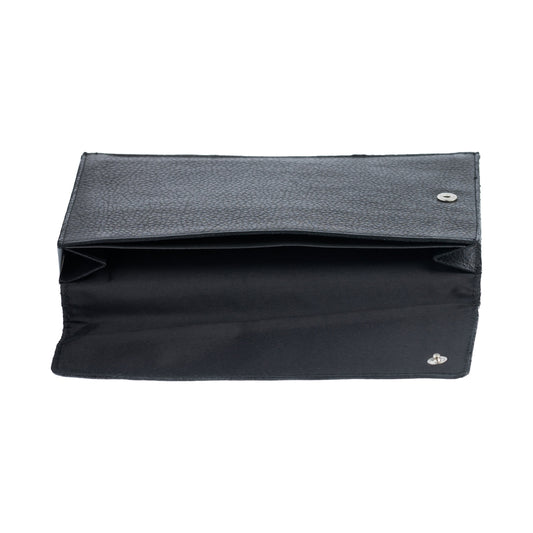 K0018AB | Suport pentru documente auto și motocicletă din piele naturală cu granulație ușoară. Culoare neagră. Închidere cu nasturi cu capse. Dimensiuni: 19 x 13 x 1 cm. Ambalare: Geantă TNT