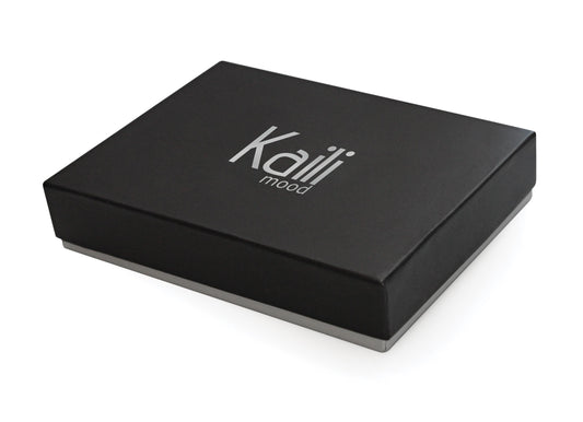 K0040DB | Plic cu clapetă Fabricat în Italia din piele naturală, granulație de dolar - Culoare albastră - Dimensiuni: 13 x 8 x 0,5 cm - Ambalare: Cutie cadou cu fund rigid / capac
